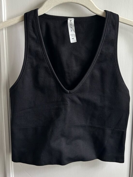 Tops - V Neck Crop Black